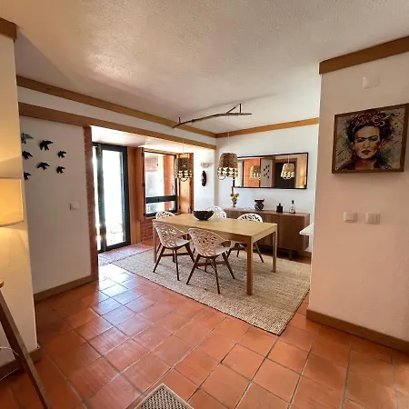 Apartamento T1 Com Vista Mar A 1 Minuto A Pé Da Praia Sesimbra